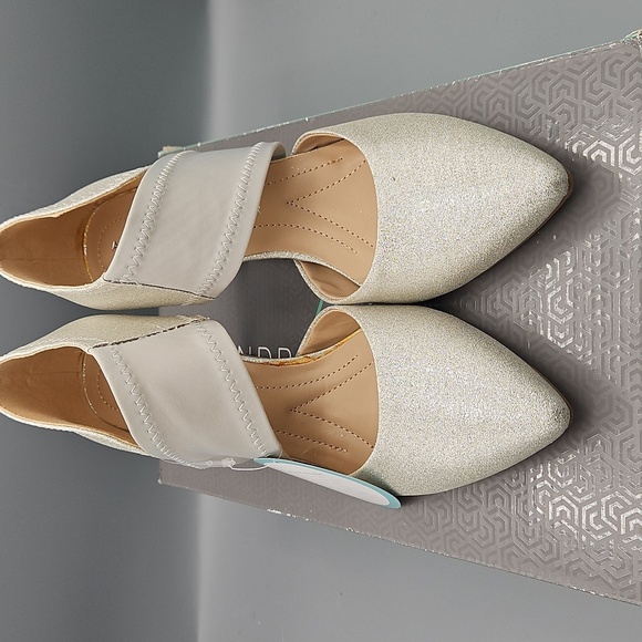 Andrew Geller Memory Foam Champagne/Silver Heels Size 7 NIB - Picture 7 of 8